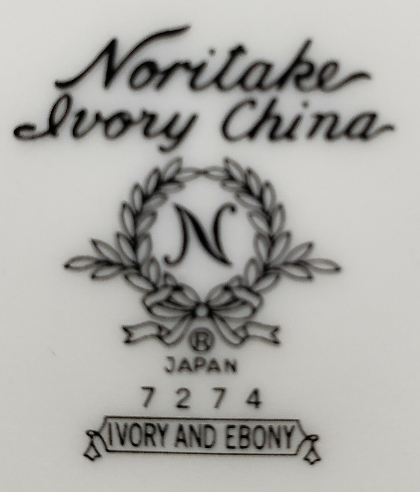 Noritake Ivory and Ebony Dinner Plate 10 1/2"2