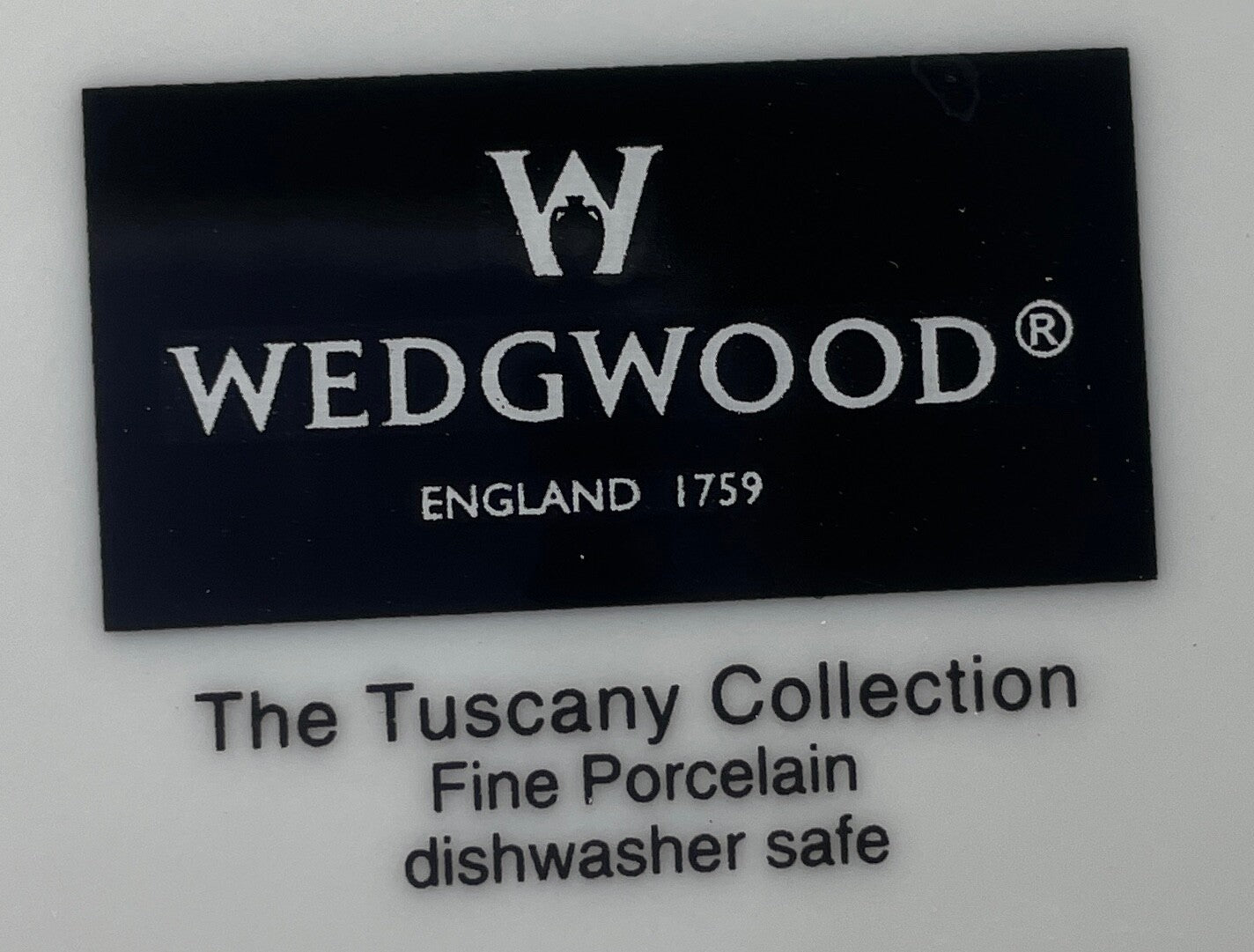 Wedgwood Tuscany Collection 8 1/4" Square Vegetable Bowl2