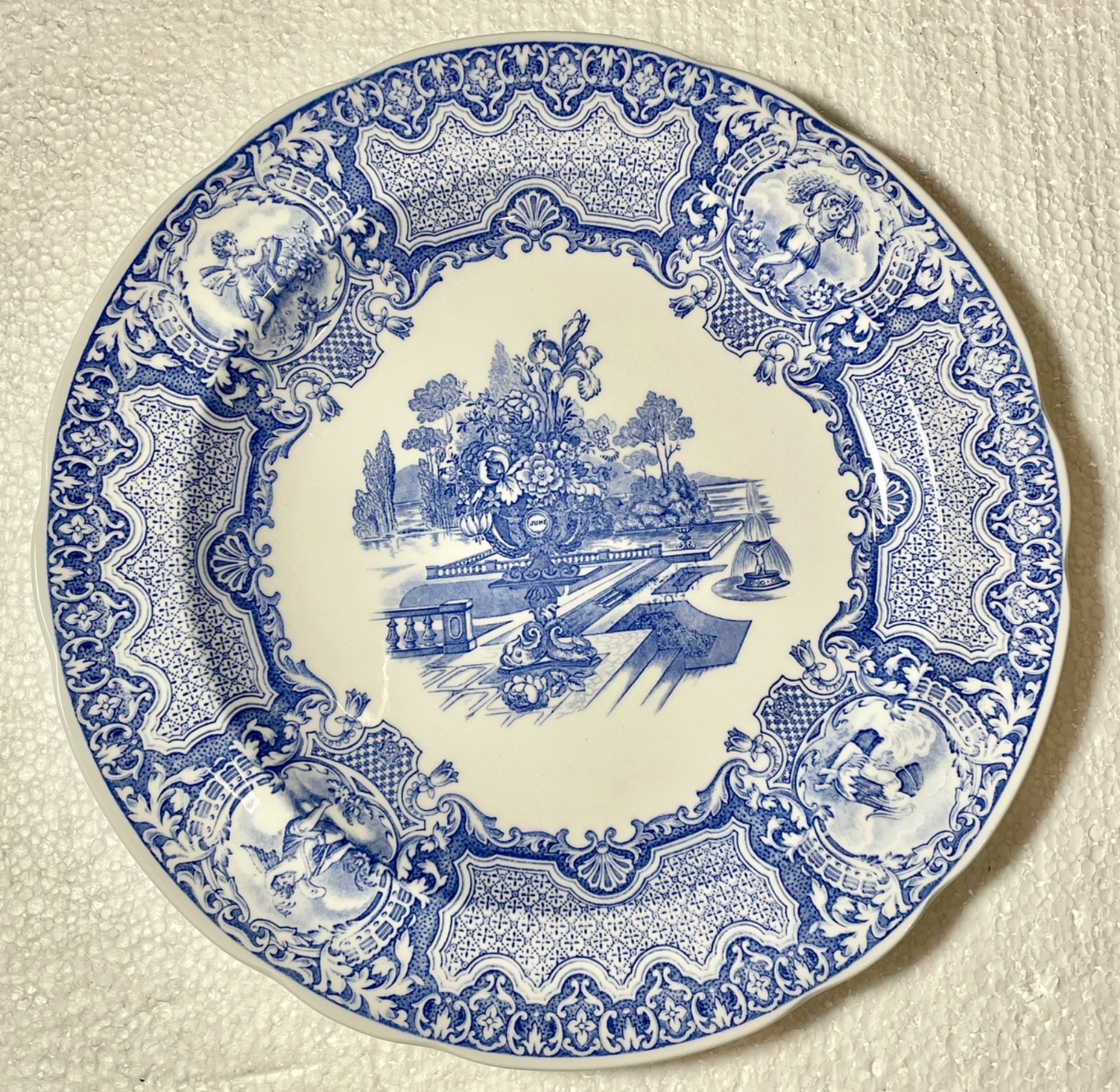 Spode Victorian Collection Seasons Dinner Plate 10 1/2"0