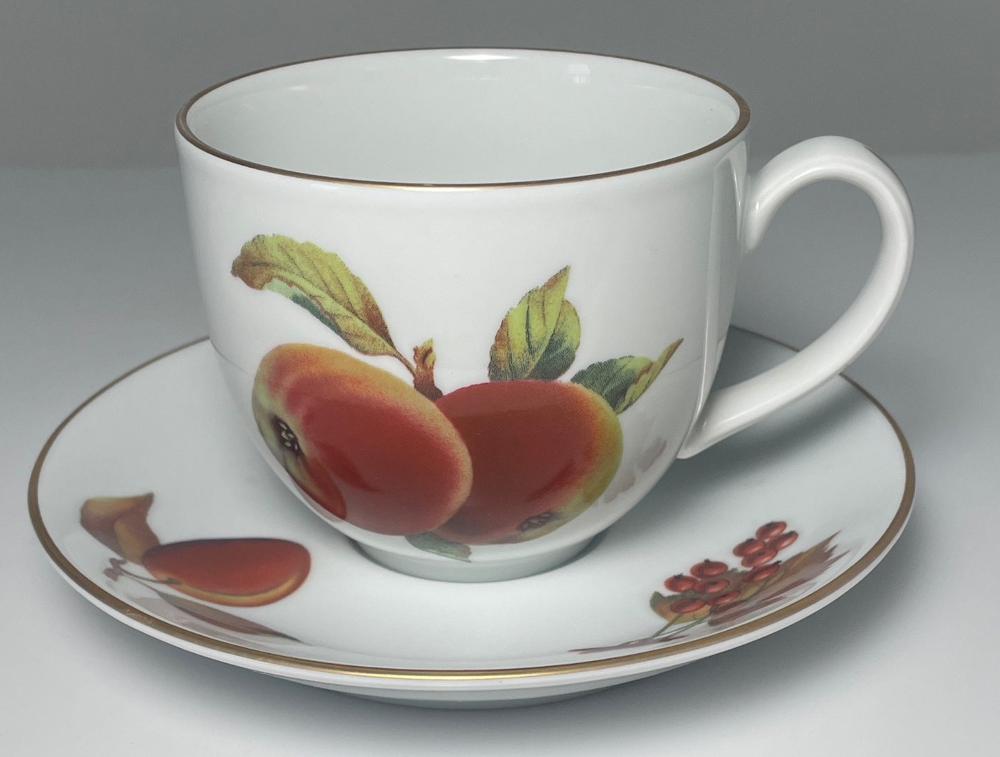 Royal Worcester Evesham Gold Cup and Saucer Set Portugal0