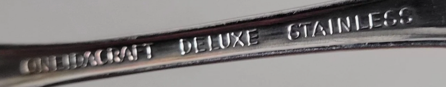 Oneida Chateau Deluxe Salad Fork 6 1/8"1