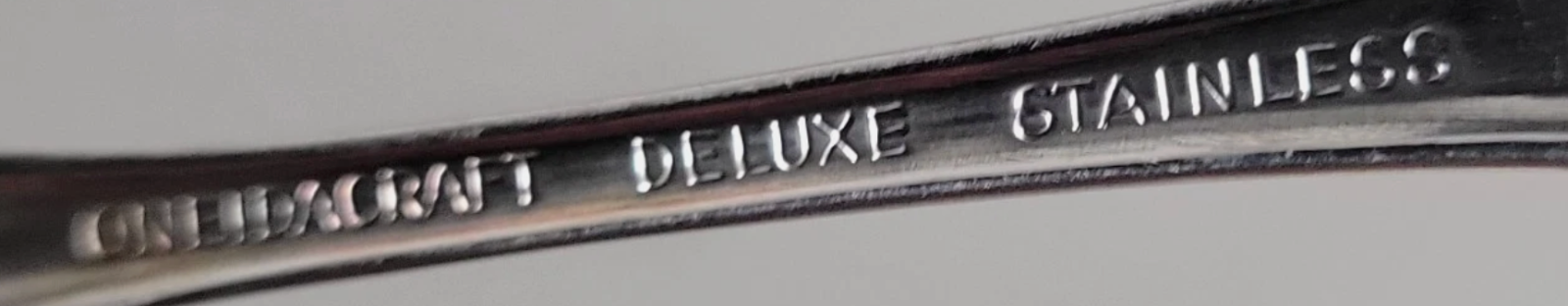 Oneida Chateau Deluxe Salad Fork 6 1/8"1