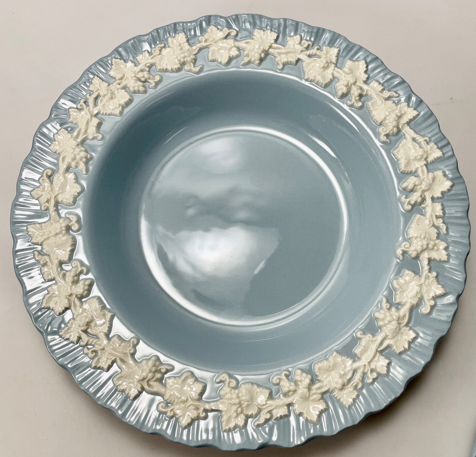Wedgwood Cream Color on Lavender Soup Bowl 8 1/8" Shell Edge0