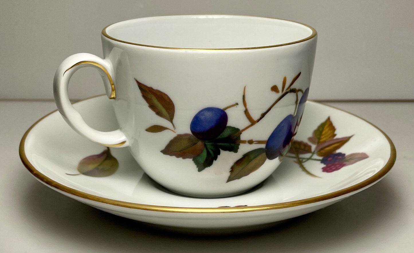 Royal Worcester Evesham Gold Cup and Saucer Set England1