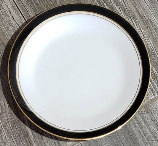 Noritake Ivory and Ebony Dinner Plate 10 1/2"0