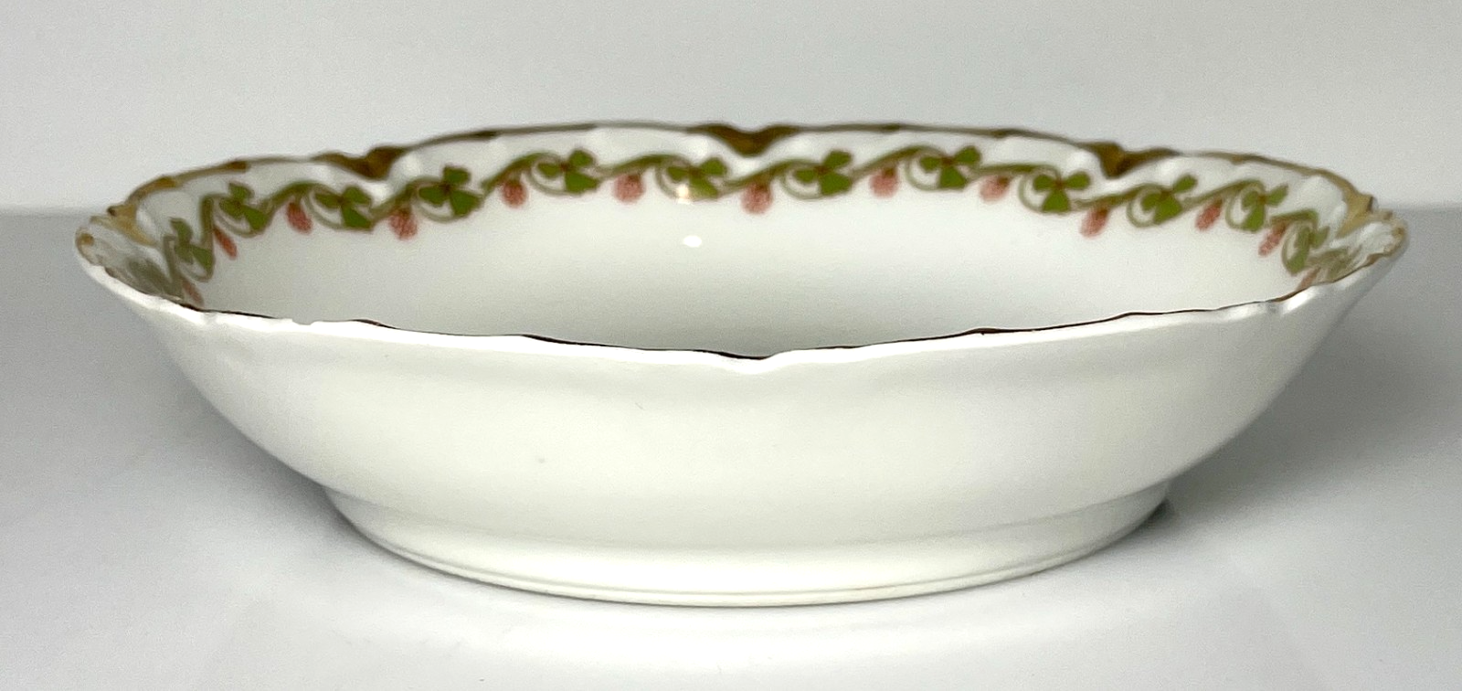 Haviland Clover Leaf Fruit Bowl 5 1/8"0
