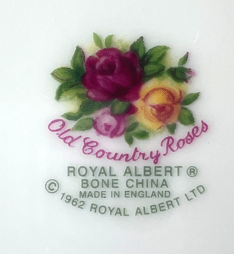 Royal Albert Old Country Roses Salad Plate 8 1/8"1
