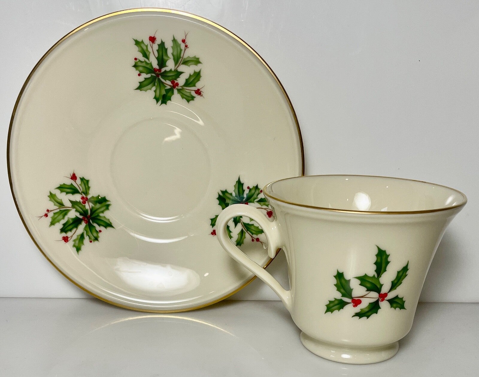 Lenox Special L5 Holiday Cup and Saucer Set0