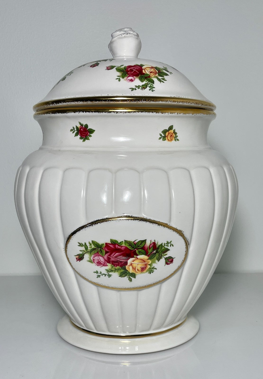 Royal Albert Old Country Roses Cookie Jar and Lid 11 1/2"0