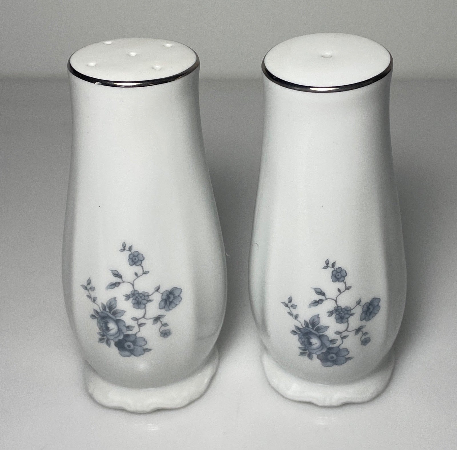 Johann Haviland Blue Garland Salt and Pepper Set 4 1/4"0