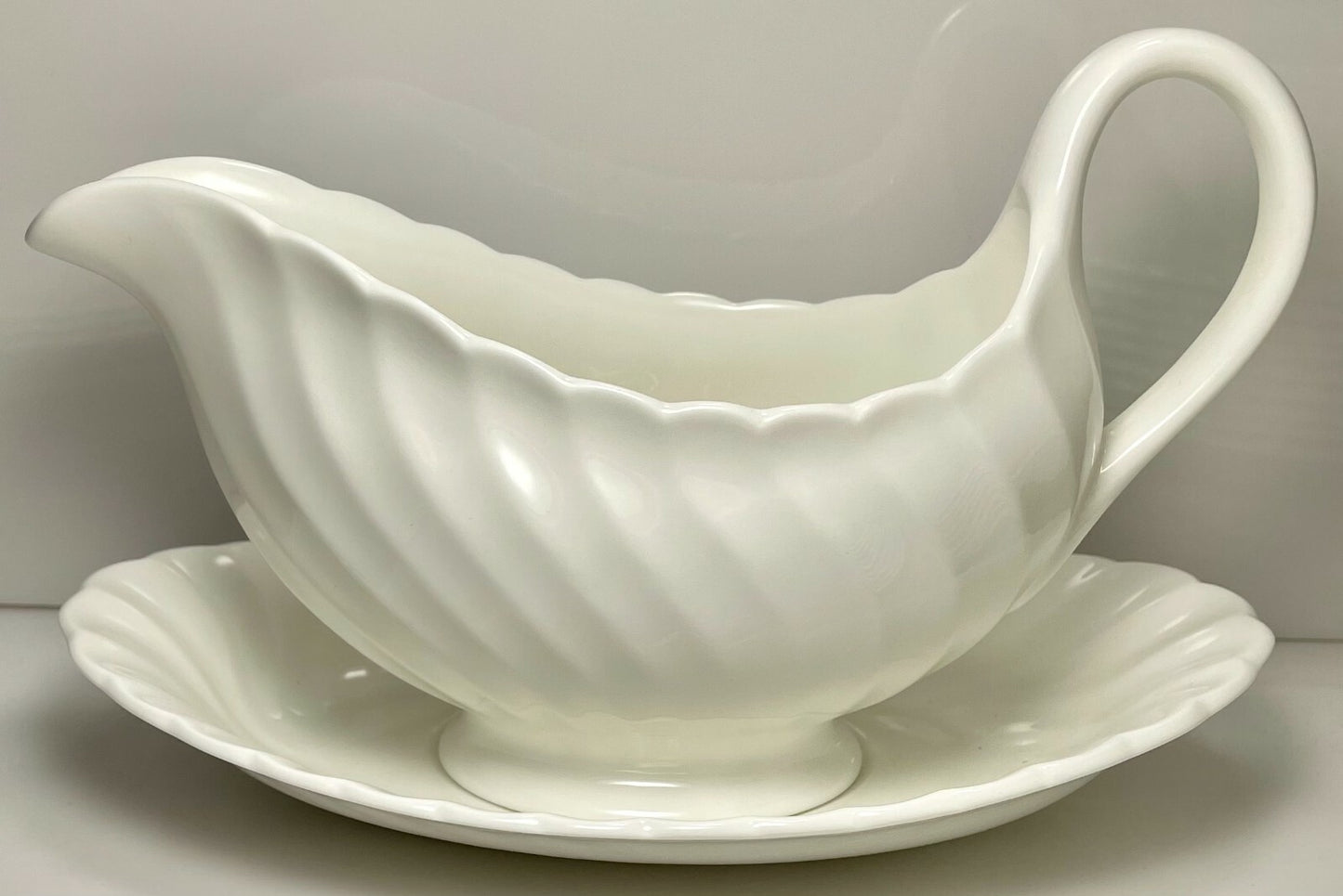 Wedgwood Candlelight Gravy Boat and Underplate1