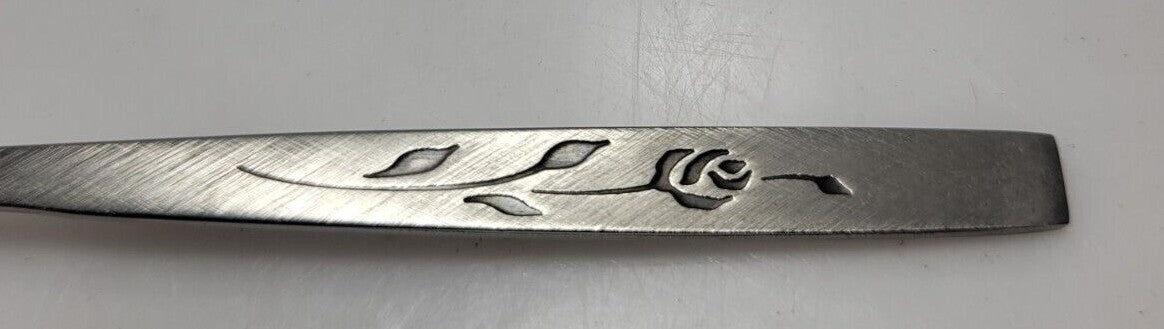 Oneida Capistrano Flatware Fruit Spoon 6" Stainless1