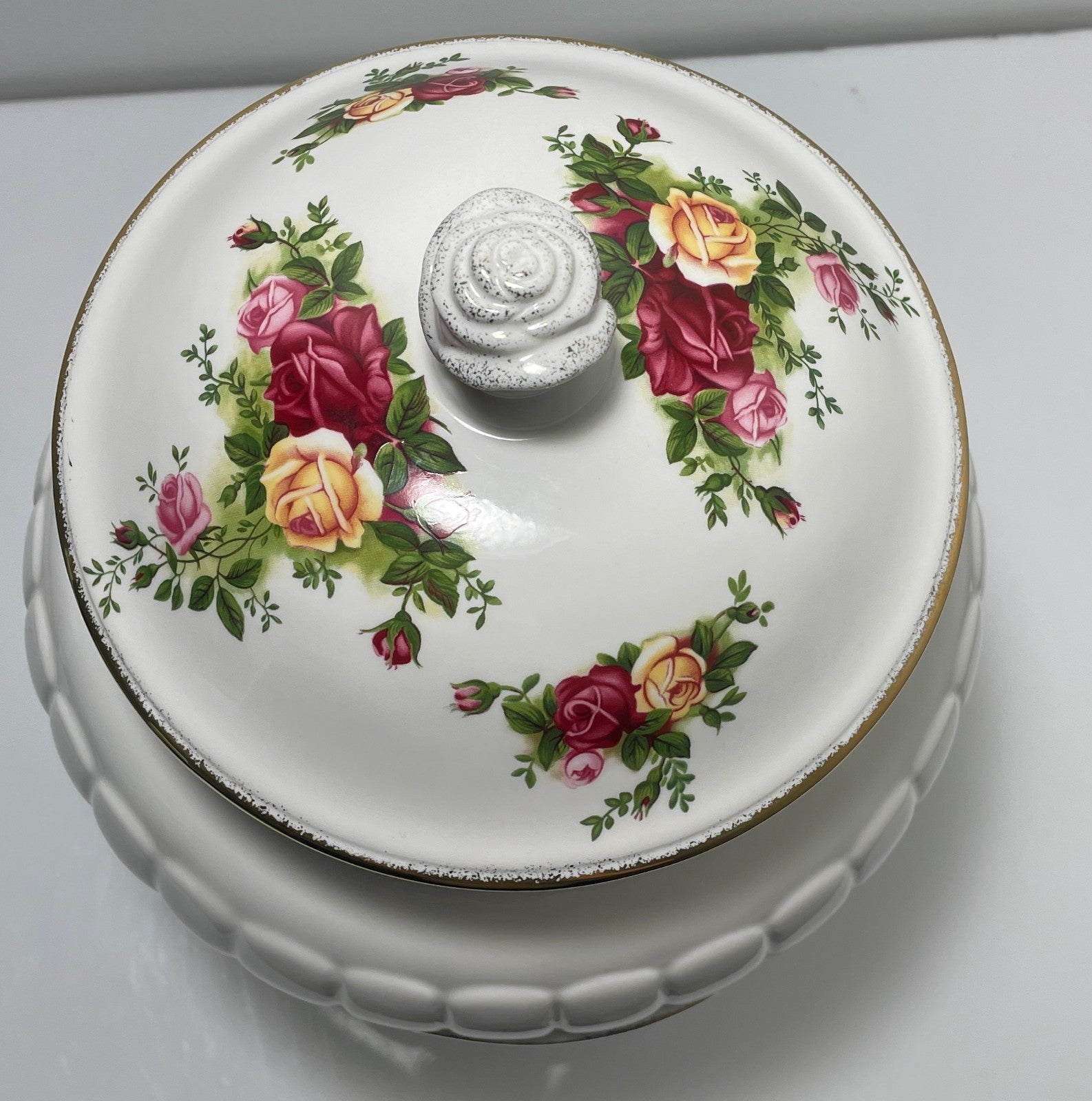 Royal Albert Old Country Roses Cookie Jar and Lid 11 1/2"2