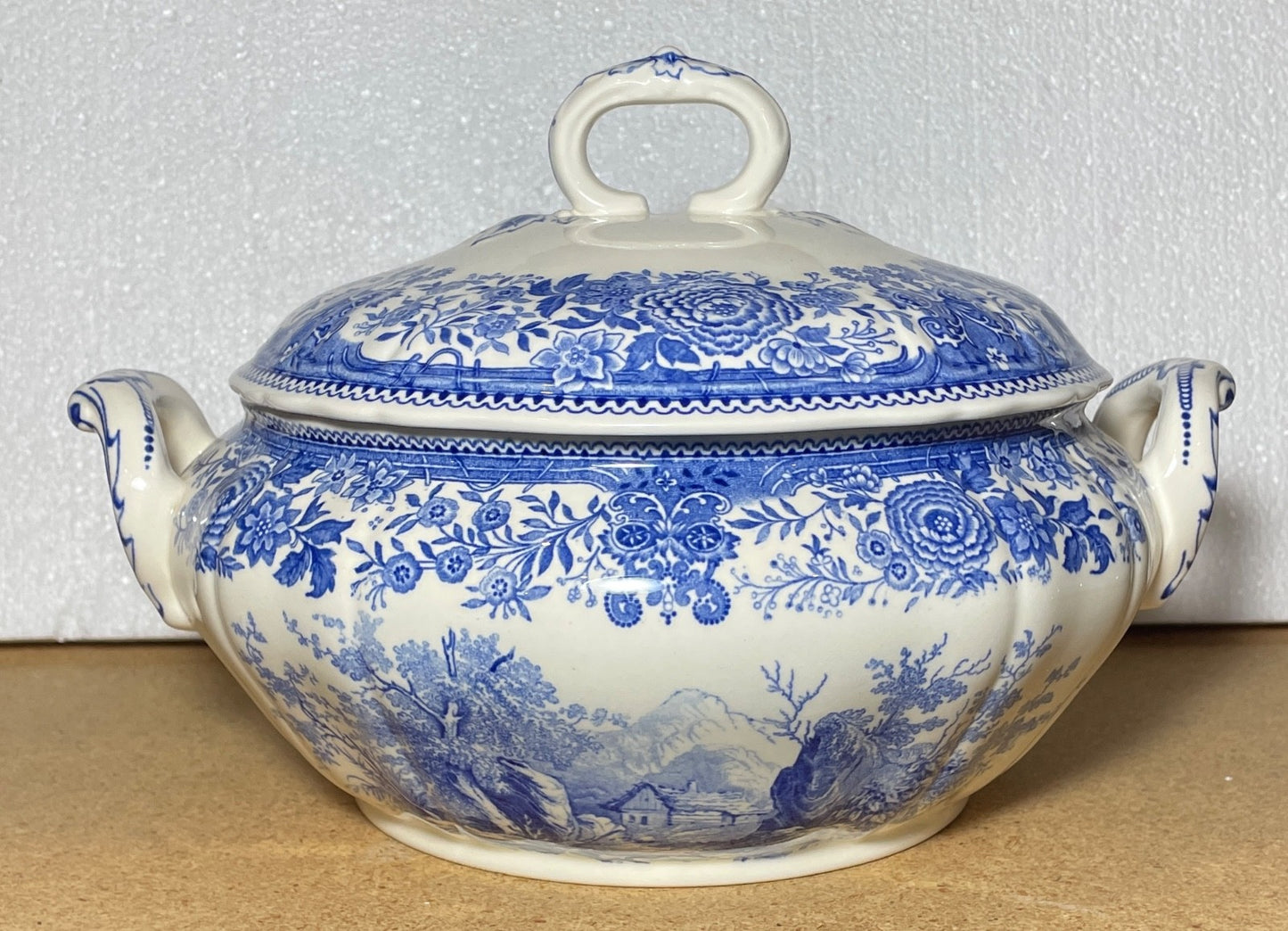Villeroy and Boch Tureen & Lid Burgenland Blue0