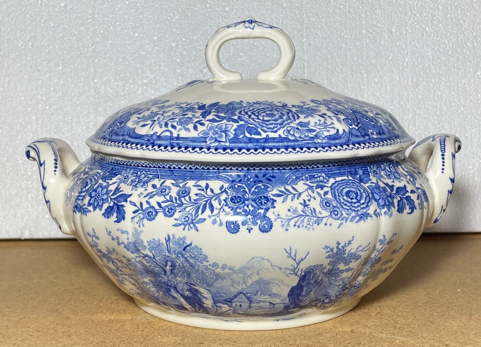 Villeroy and Boch Tureen & Lid Burgenland Blue0