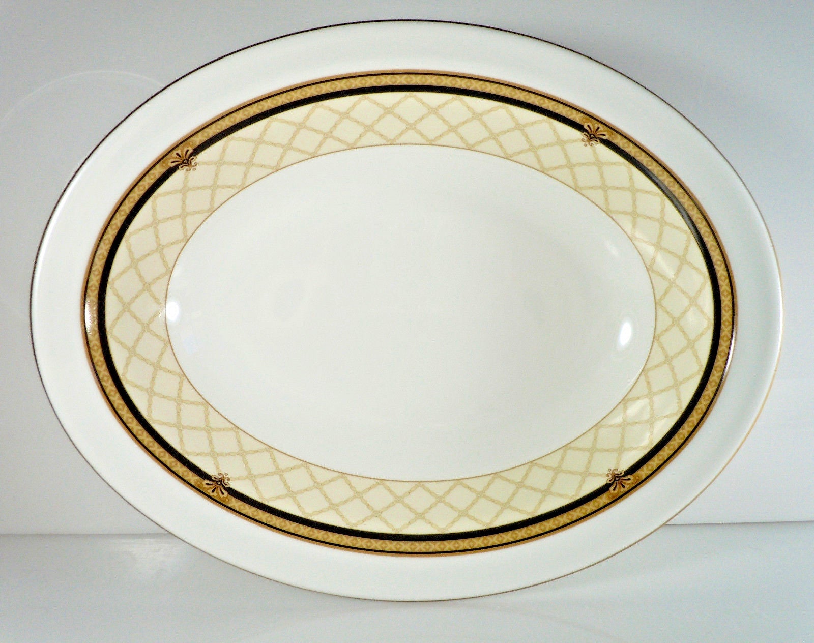Royal Doulton Baroness Oval Vegetable Bowl 10 3/4" Bone China0