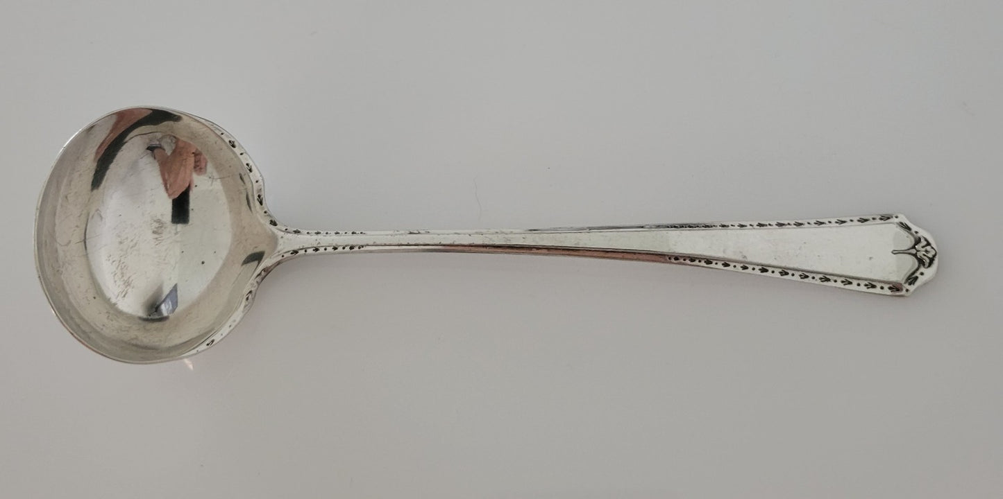Oneida Algonquin Gravy Ladle 6 7/8" Silverplate0