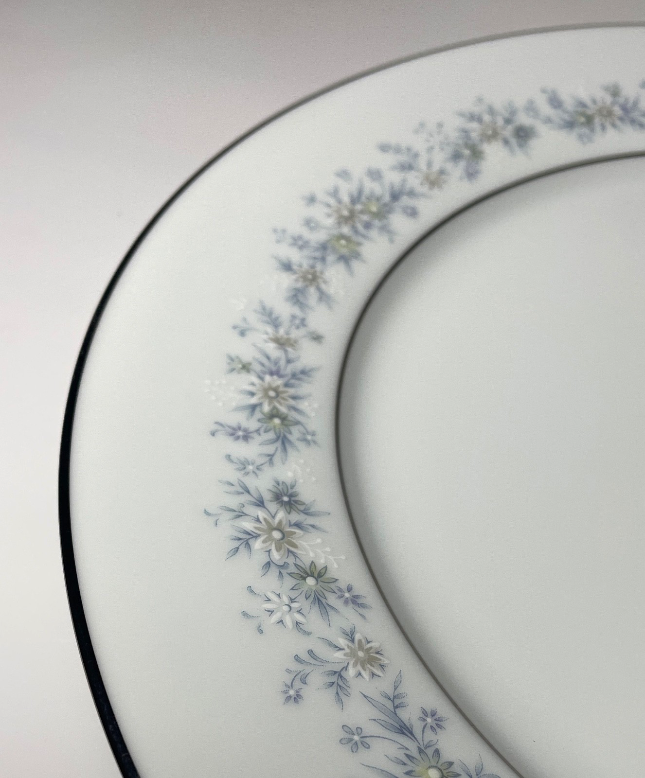 Noritake Marywood Dinner Plate 10 1/2" Set of 22
