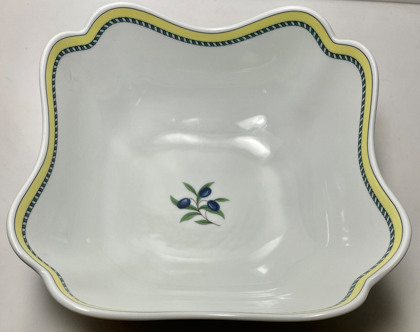Wedgwood Tuscany Collection 8 1/4" Square Vegetable Bowl1