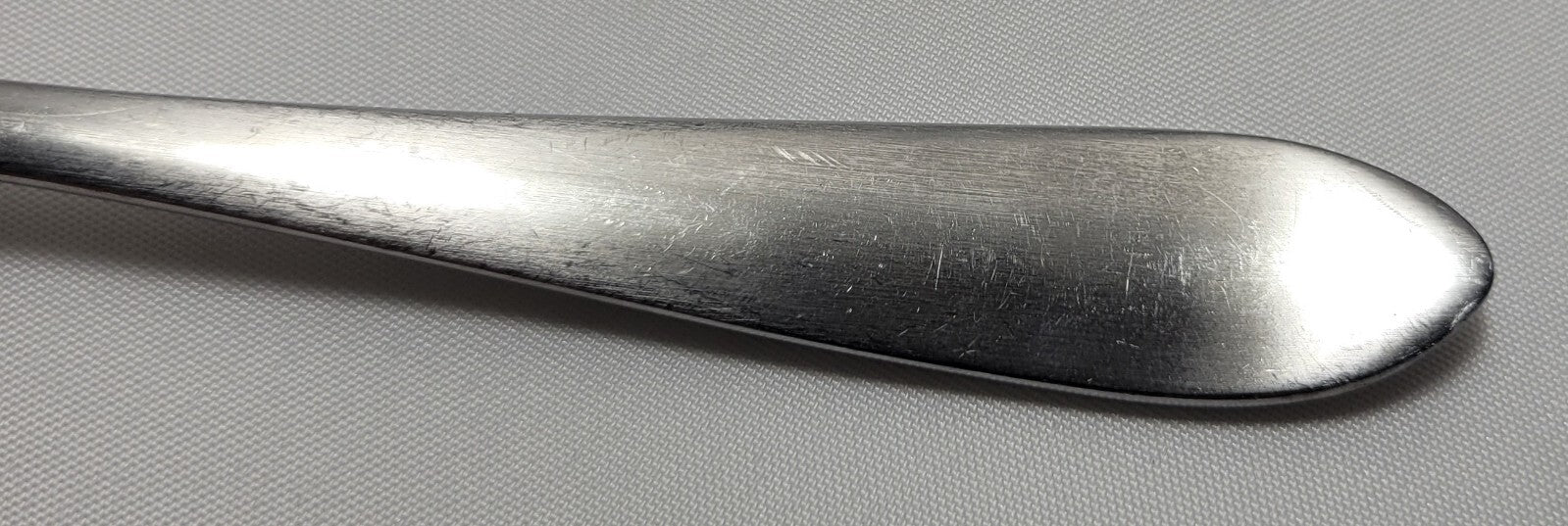 Robert Welch Leaf Glossy Stainless Knife 9 3/4"1