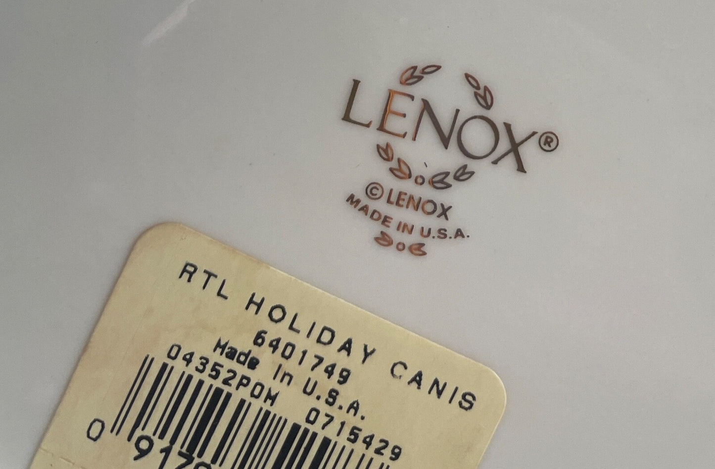 Lenox Holiday Canister Vase 7 1/8"2