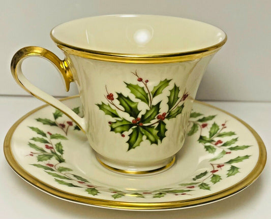 Lenox Holiday Cup and Saucer Set0