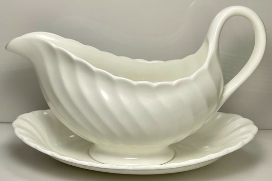 Wedgwood Candlelight Gravy Boat and Underplate0