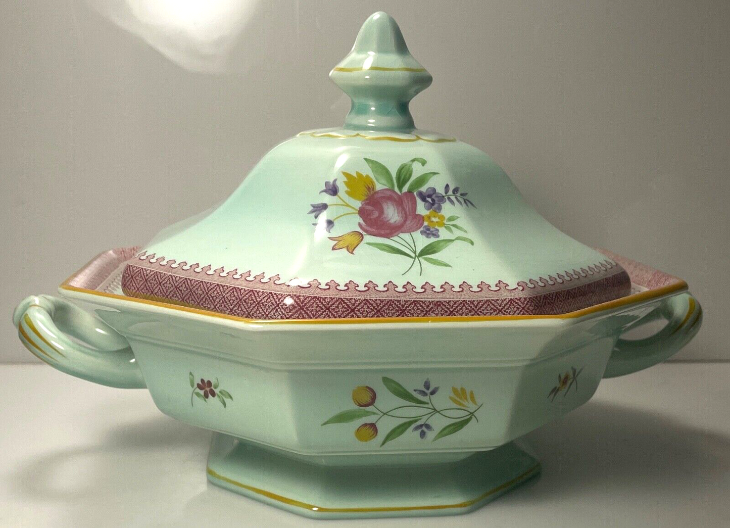 Adams Lowestoft Covered Vegetable Bowl 8 1/2" Crazed0