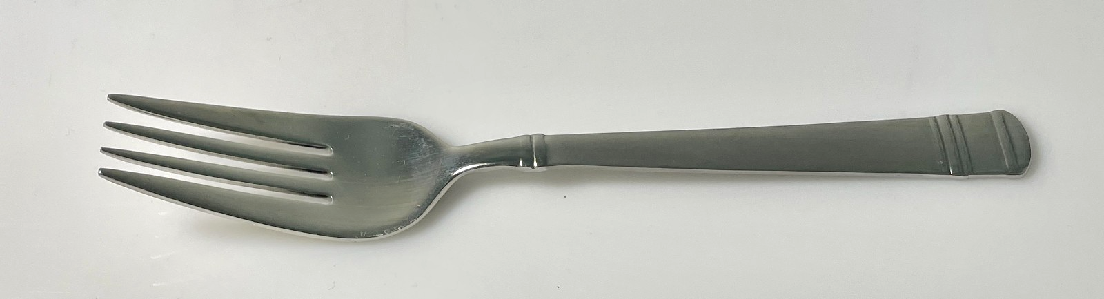 Oneida Tiramisu Stainless Salad Fork 7 1/4"0