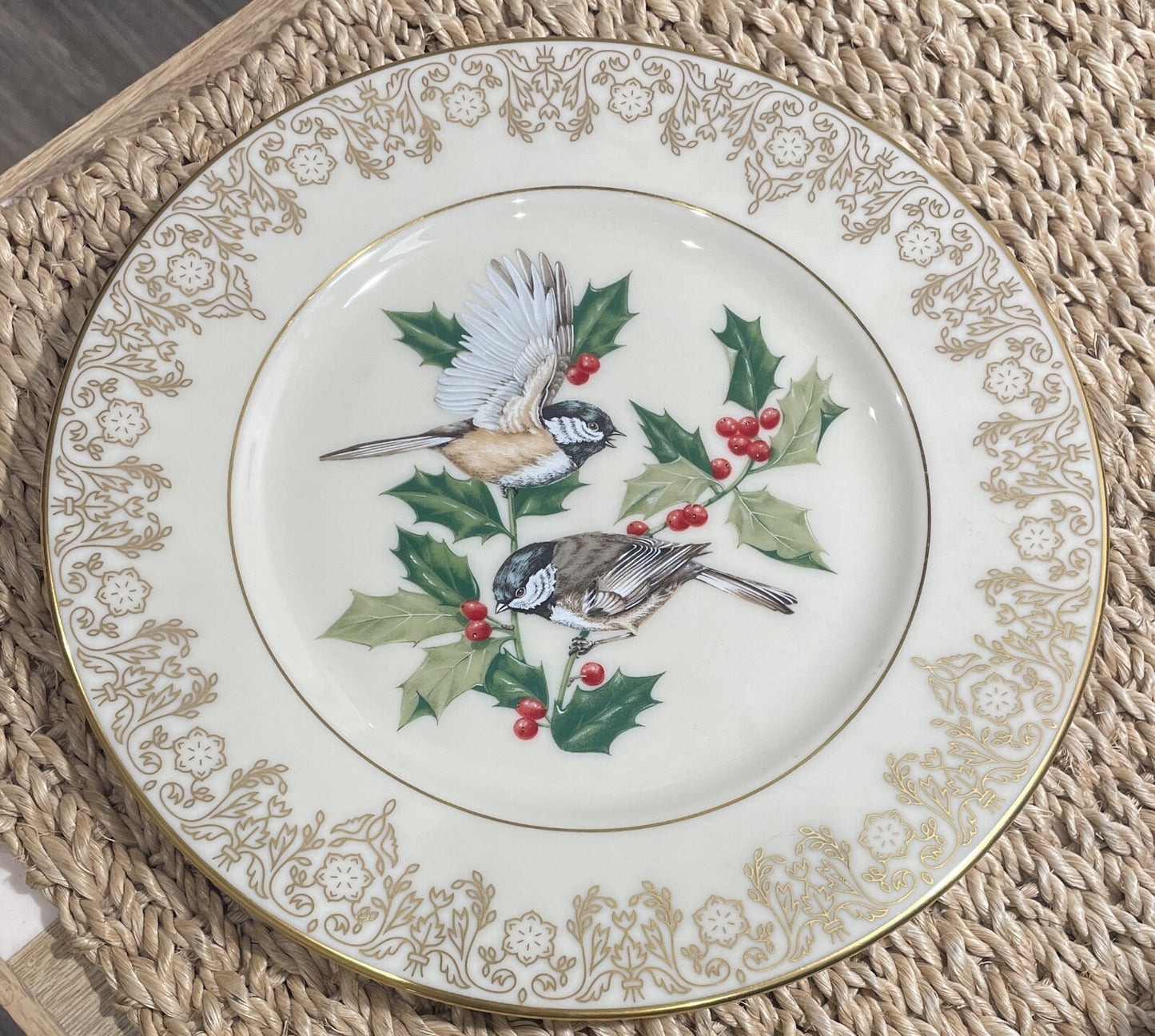 Lenox Garden Bird Collection Chickadee Holly and Berries 8 1/4"0