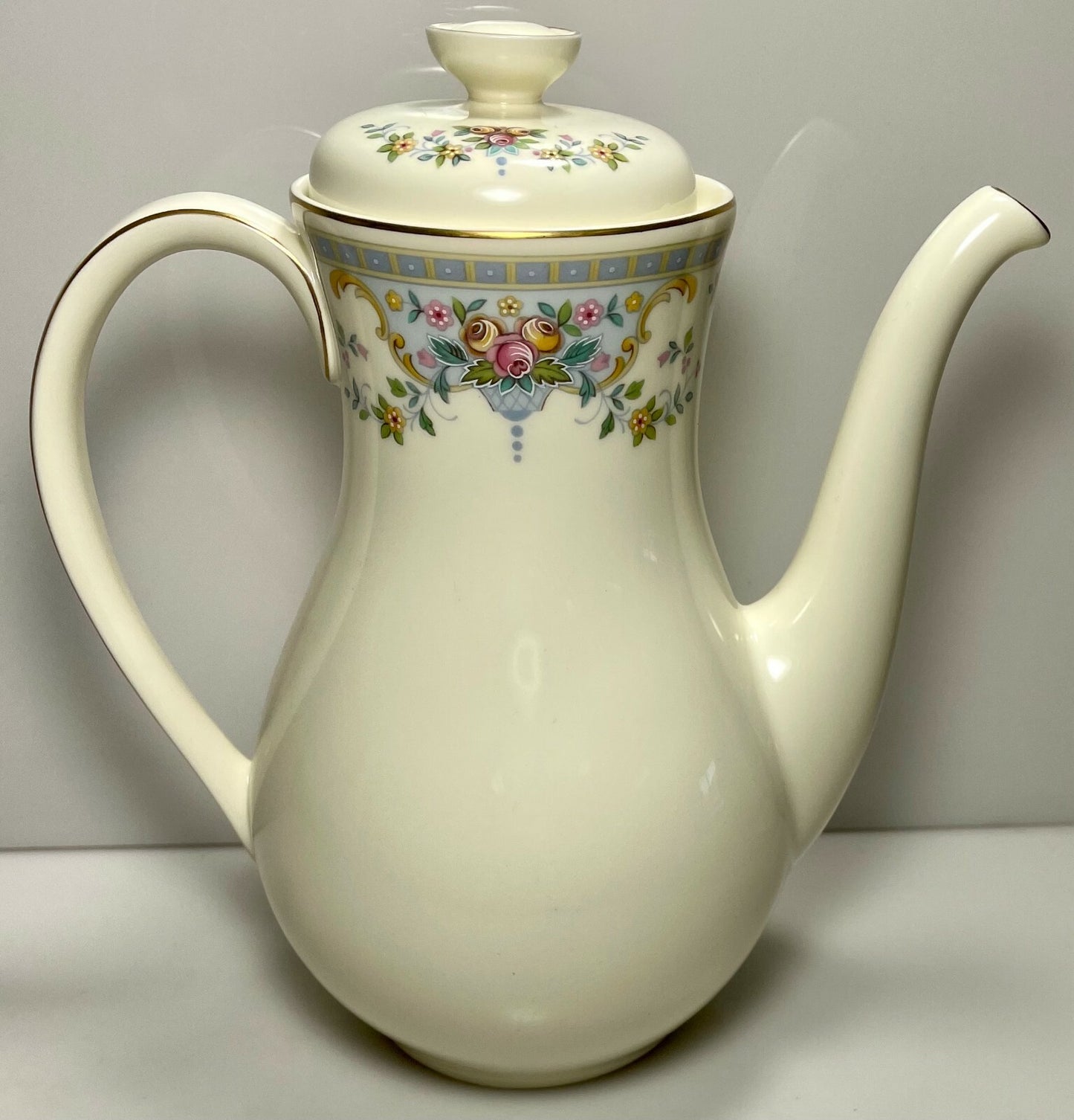 Royal Doulton Juliet Coffee Pot and Lid Pot 5 Cup0