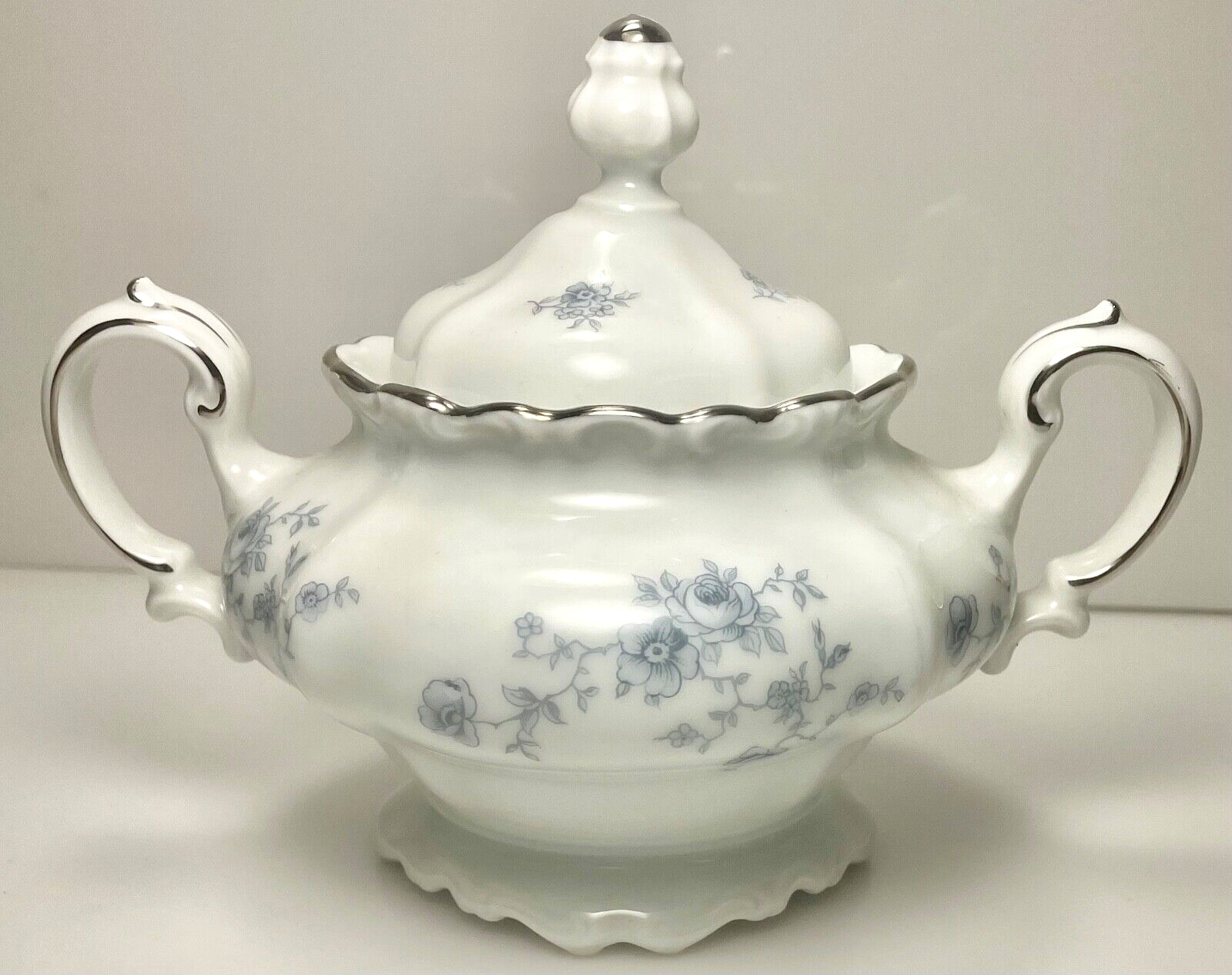 Johann Haviland Blue Garland Sugar Bowl and Lid 5 1/8" Bavaria0