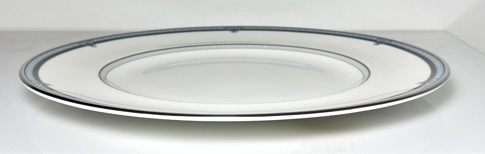 Royal Doulton Countess Dinner Plate 10 1/2"1