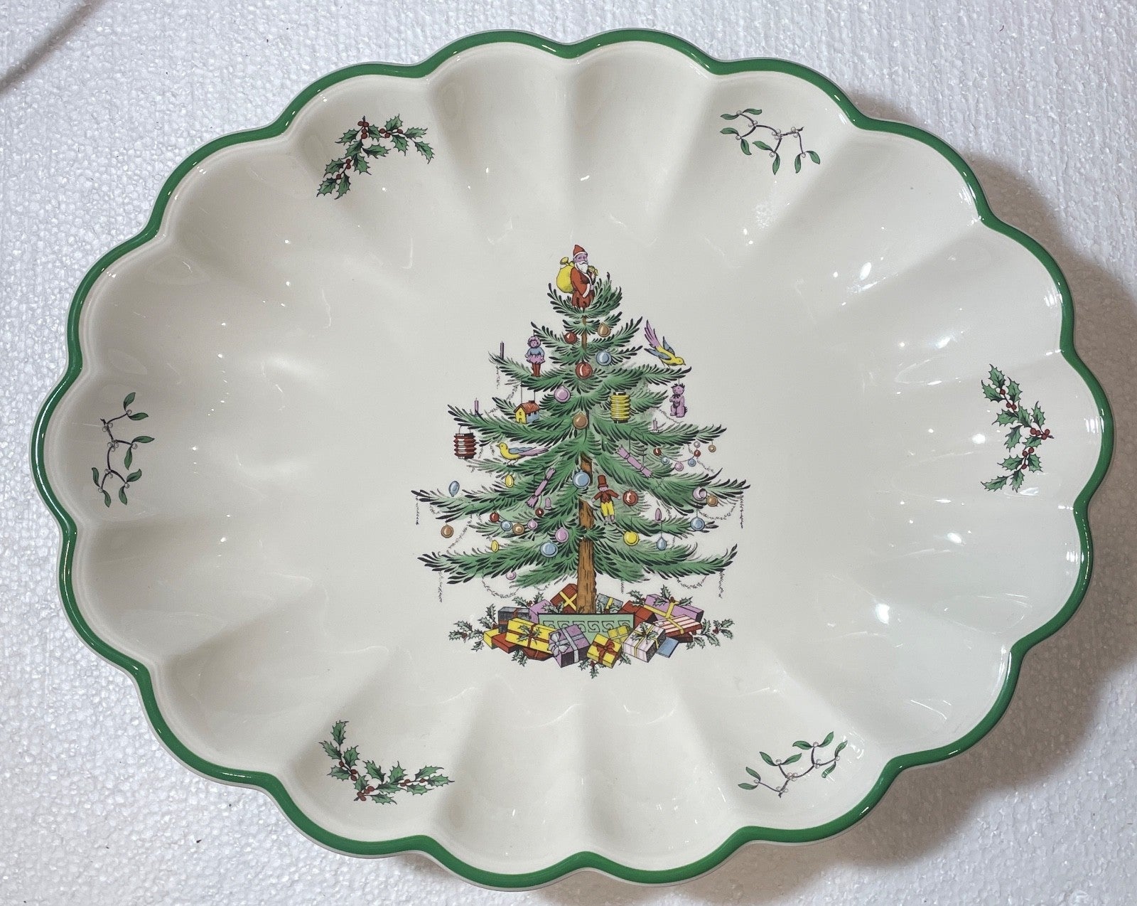 Spode Christmas Tree Oval Fluted Dish 15 1/4"0