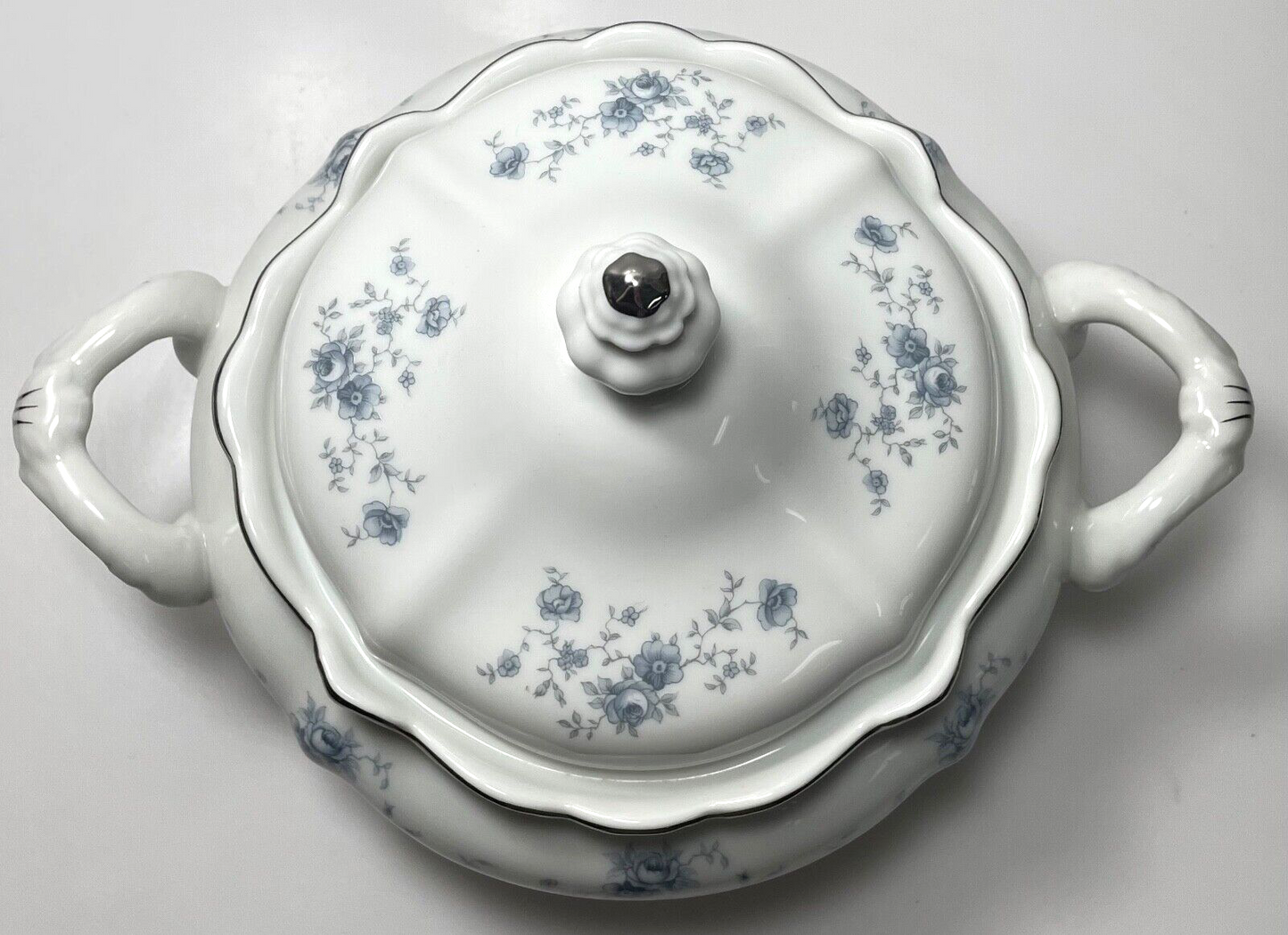 Johann Haviland Blue Garland Round Vegetable Bowl Covered 7 1/4" Stripe Handle1