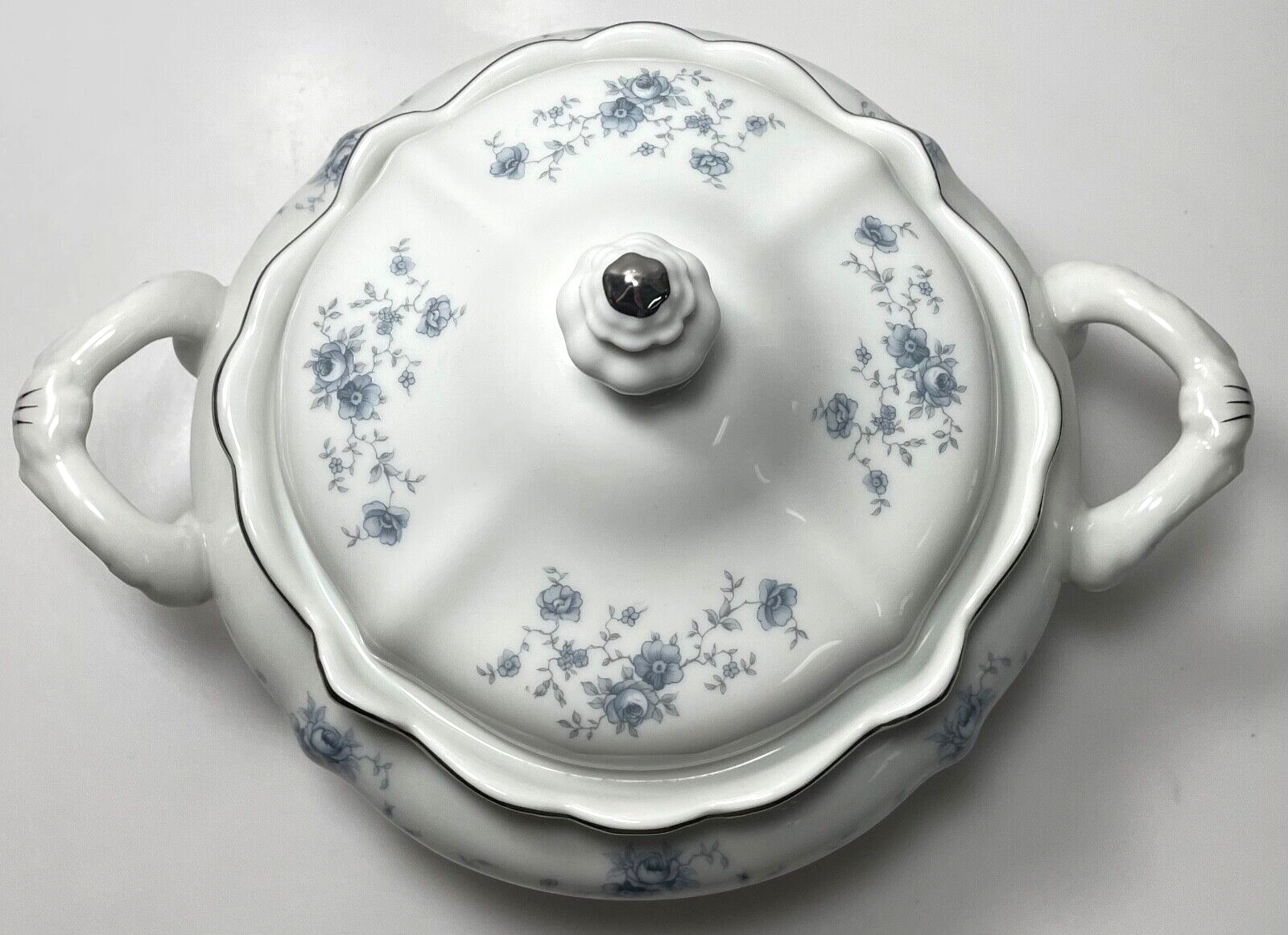 Johann Haviland Blue Garland Round Vegetable Bowl Covered 7 1/4" Stripe Handle1