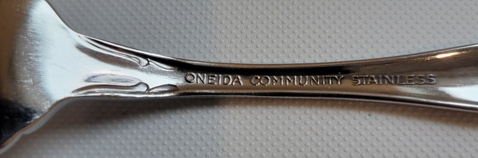 Oneida Chatelaine Stainless Salad Fork 6 1/4"2