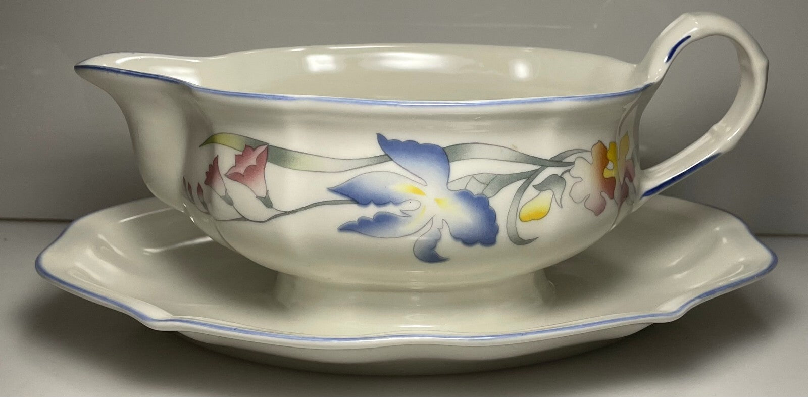 Villeroy Boch Riviera Gravy Boat and Underplate0