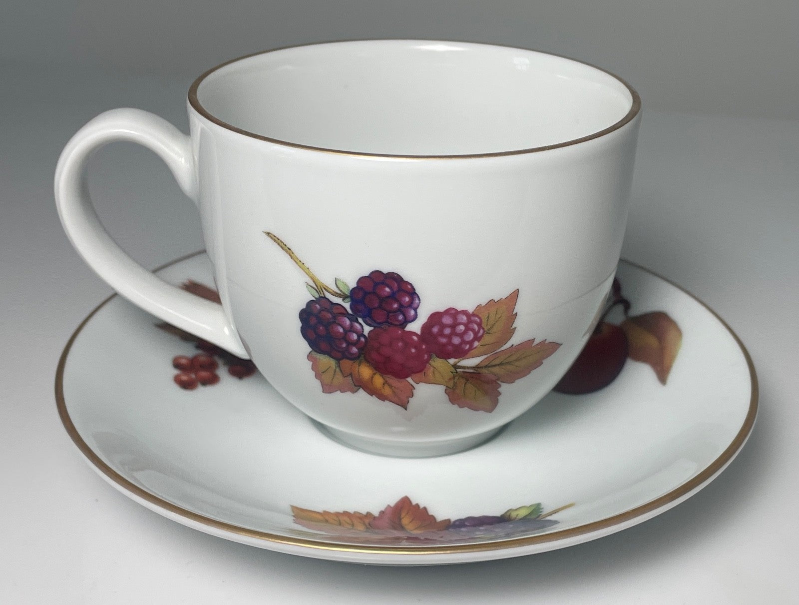 Royal Worcester Evesham Gold Cup and Saucer Set Portugal1