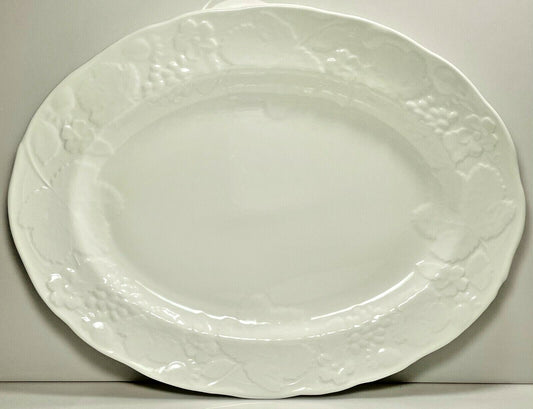 Wedgwood Strawberry and Vine Oval Serving Platter 15 1/4" Made in England0