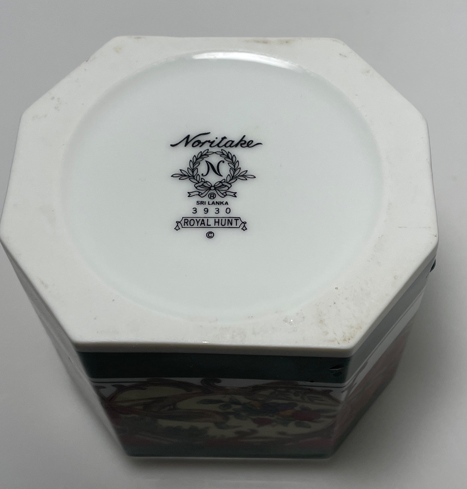 Noritake Royal Hunt Medium Household Box 3 7/8"4