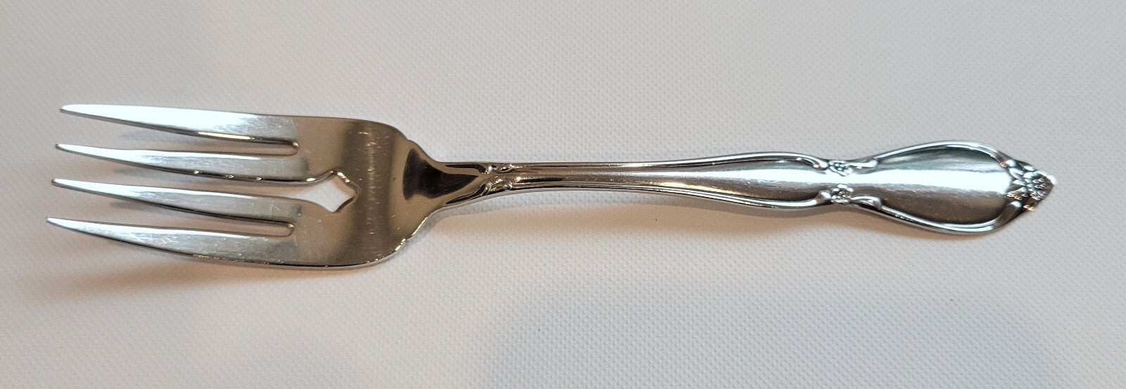 Oneida Chatelaine Stainless Salad Fork 6 1/4"0