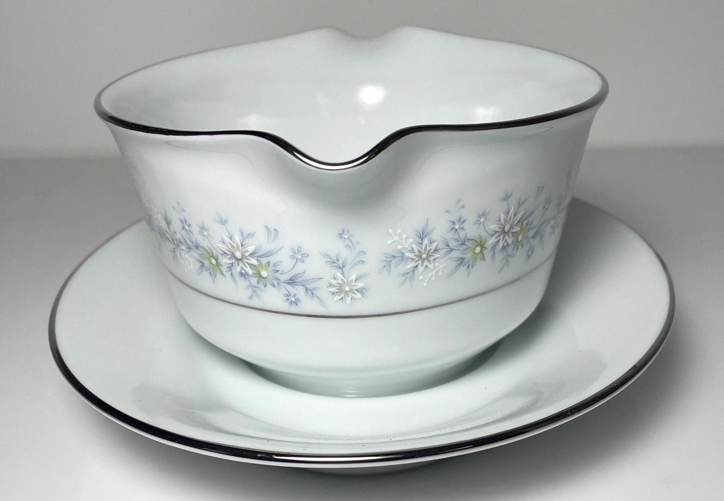 Noritake Marywood Gravy Boat with Attached Underplate1