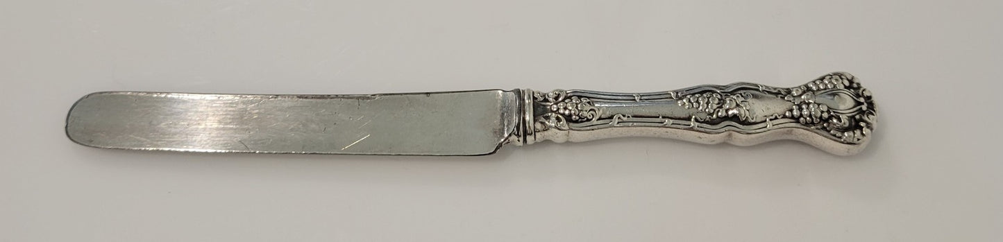 International Silver Vintage Knife Blunt no indent 8 5/8" Silverplate0
