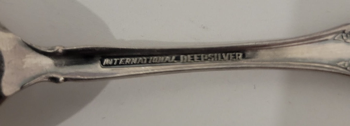 International Silver Orleans 4 Sugar Spoons Deep Silver 5 1/2" Silverplate2