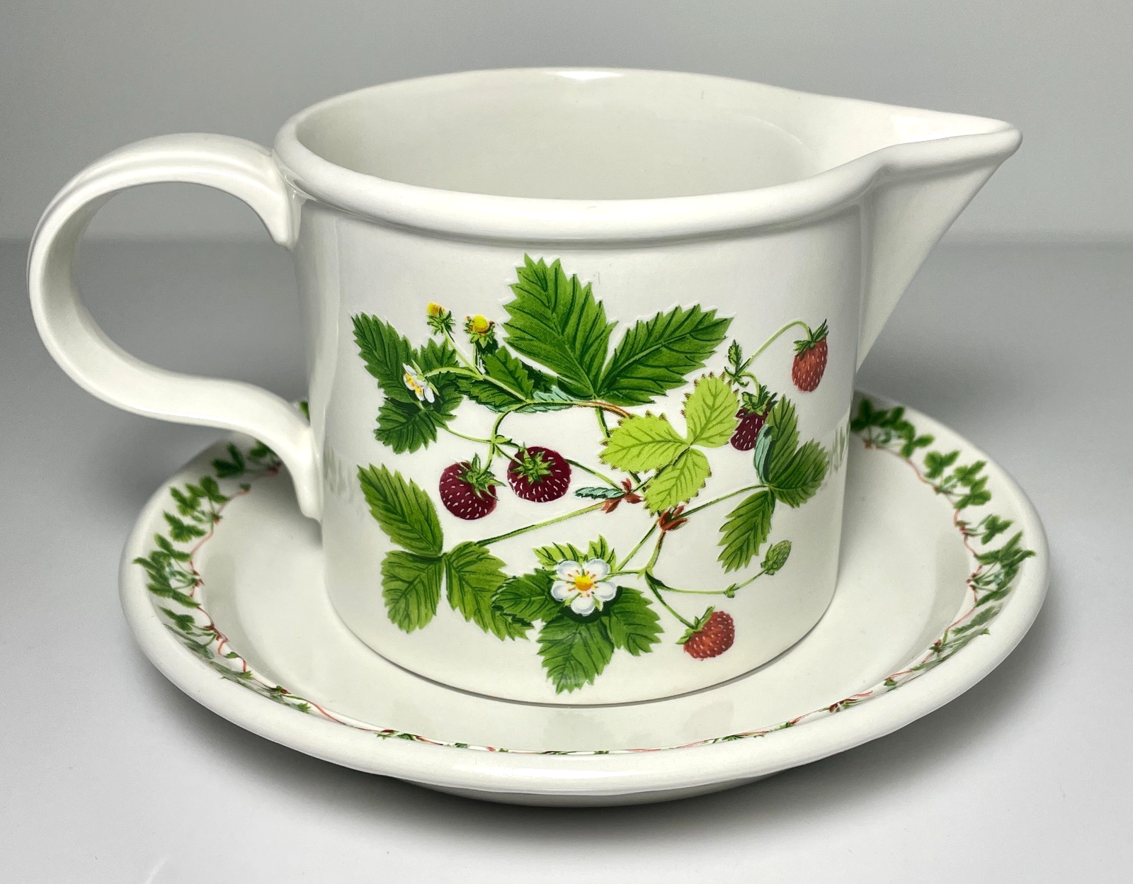 Portmeirion Summer Strawberries Gravy Boat and Underplate0