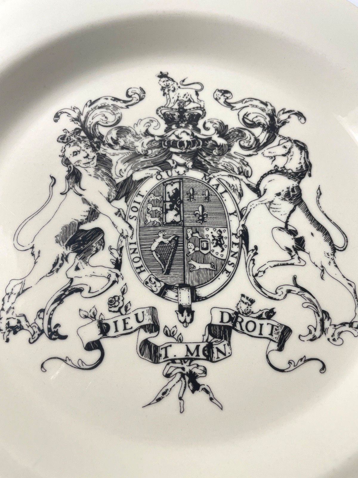Homer Laughlin Kings Arm Tavern Williamsburg Dinner Plate 9 3/4"1