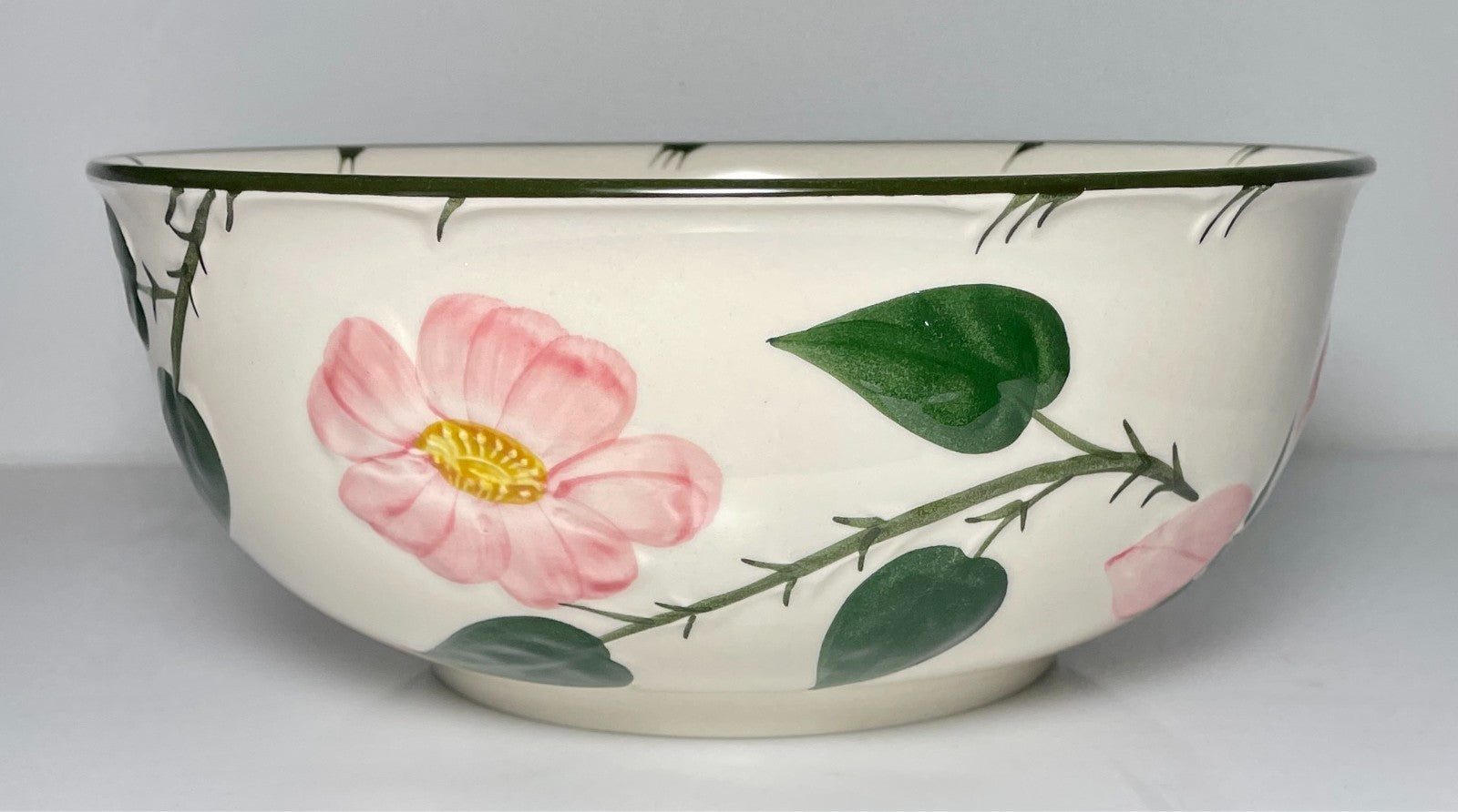 Villeroy & Boch Wild Rose Round Vegetable Bowl 8 5/8"1