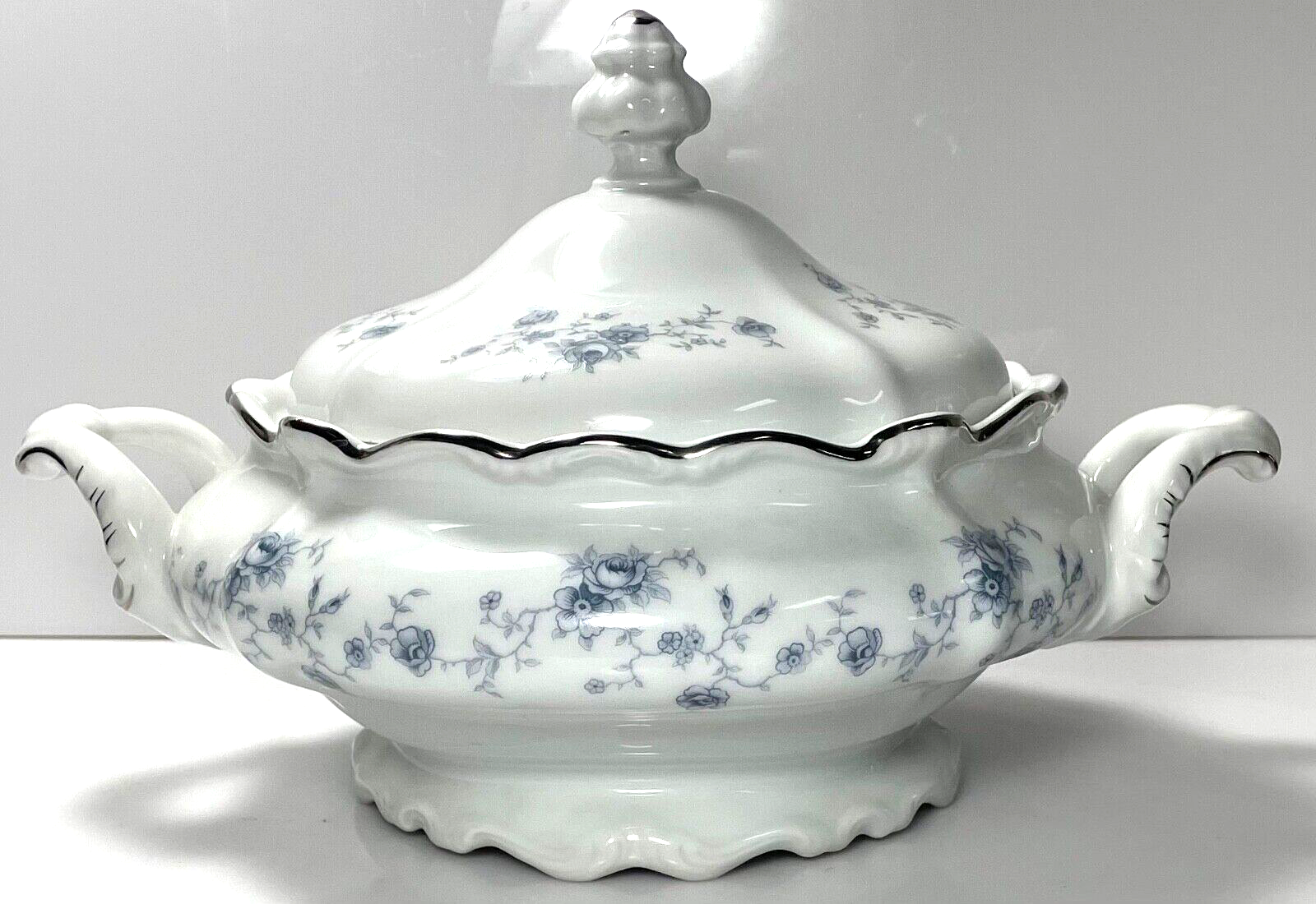 Johann Haviland Blue Garland Round Vegetable Bowl Covered 7 1/4" Stripe Handle0