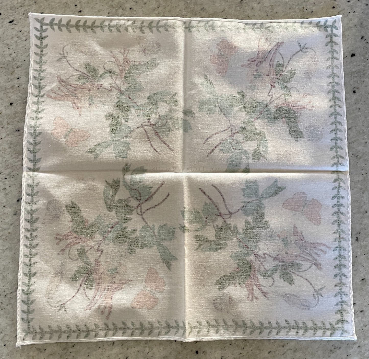 Portmeirion Botanic Garden Cloth Napkin Aquilegia Gracilis Columbine 15 1/2"1